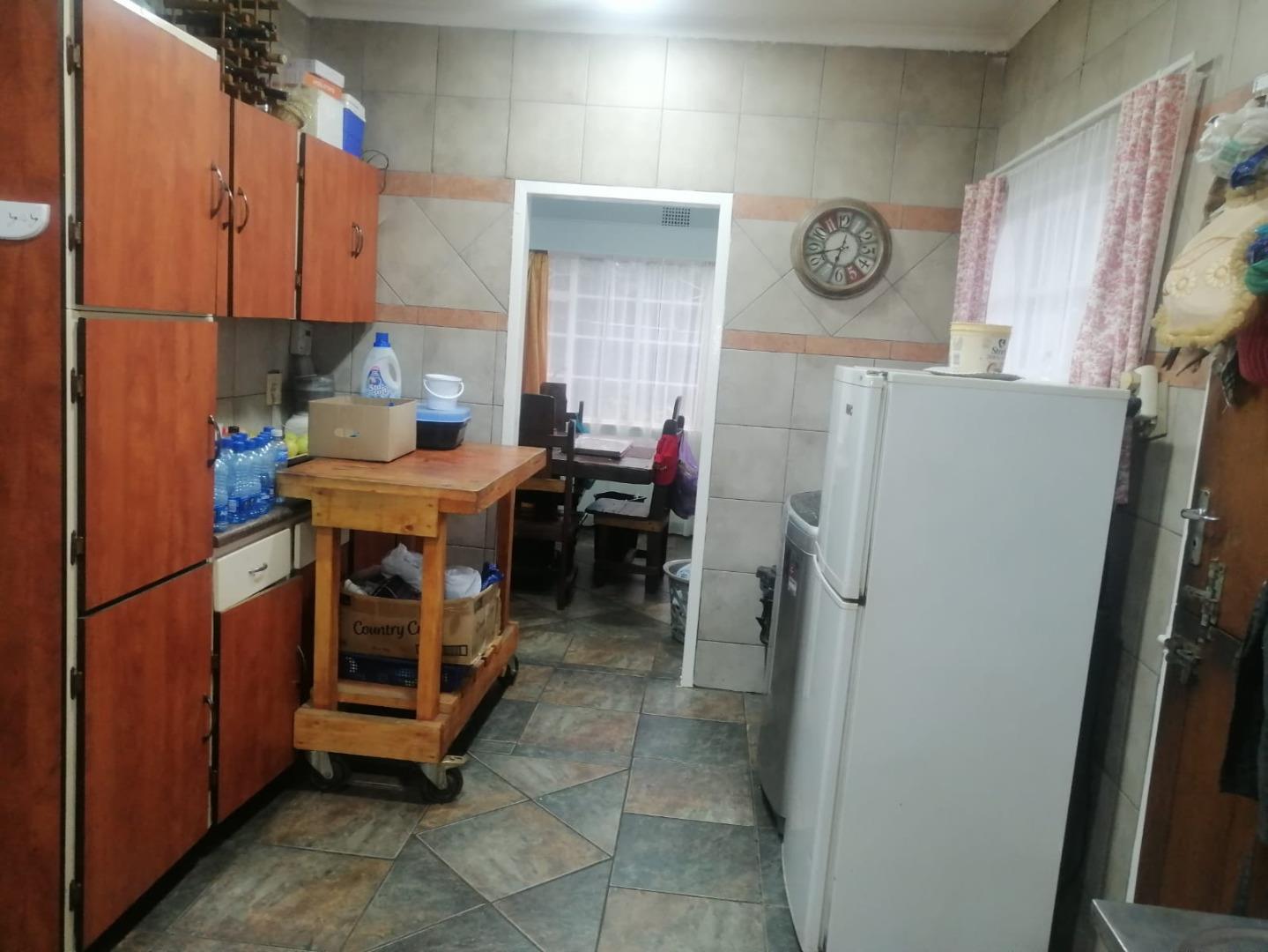 605814_WhatsApp